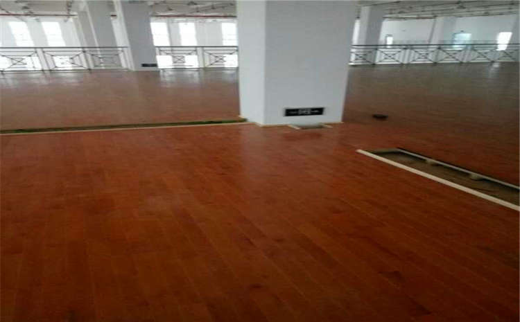 专业的乒乓球馆木地板怎么翻新