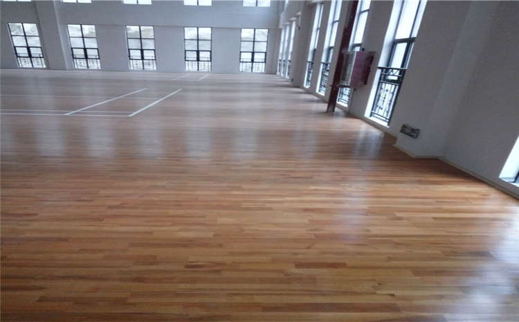 学校体育运动地板怎么安装