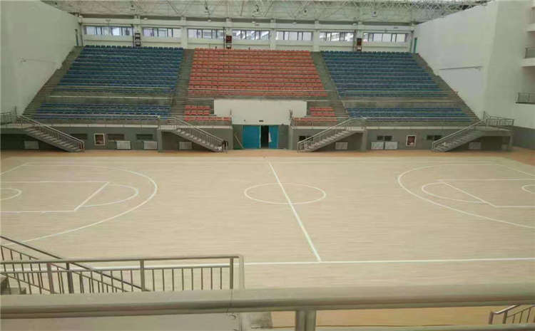 青海柞木体育场地板图片