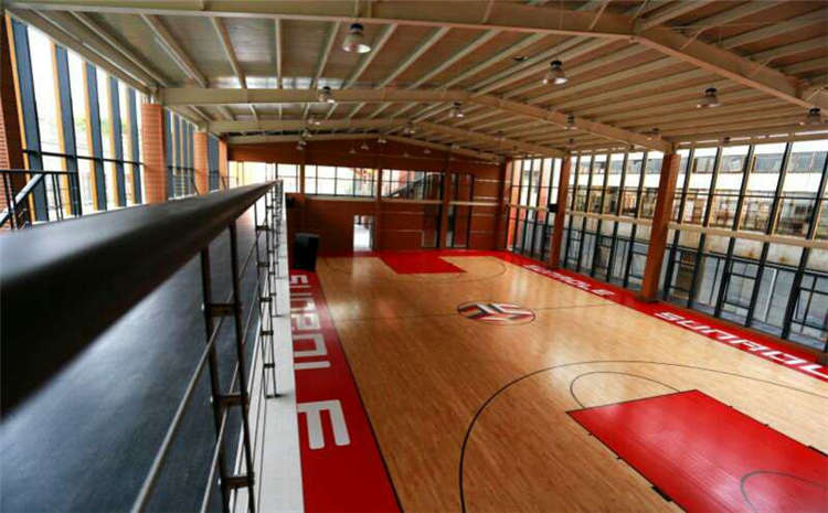 橡胶木体育馆木地板怎么翻新？
