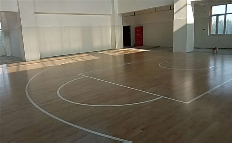硬木企口木地板篮球馆一般多少钱？