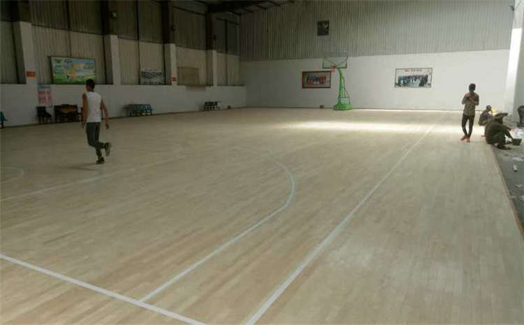 专业的篮球运动地板怎么翻新