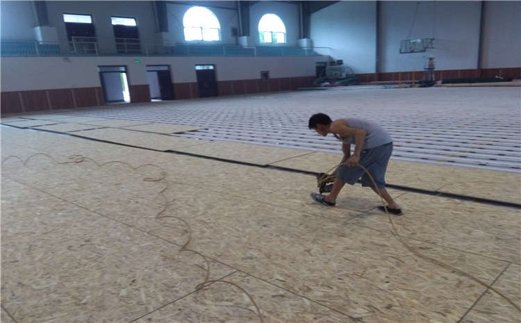 枫桦木运动篮球地板怎么翻新