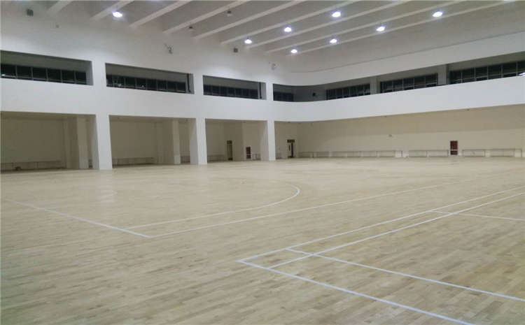 枫木篮球馆木地板多少钱一平米？