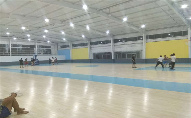 上海体育场地板怎么安装