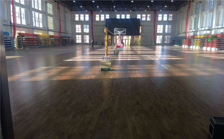 枫木篮球馆木地板造价是的多少？