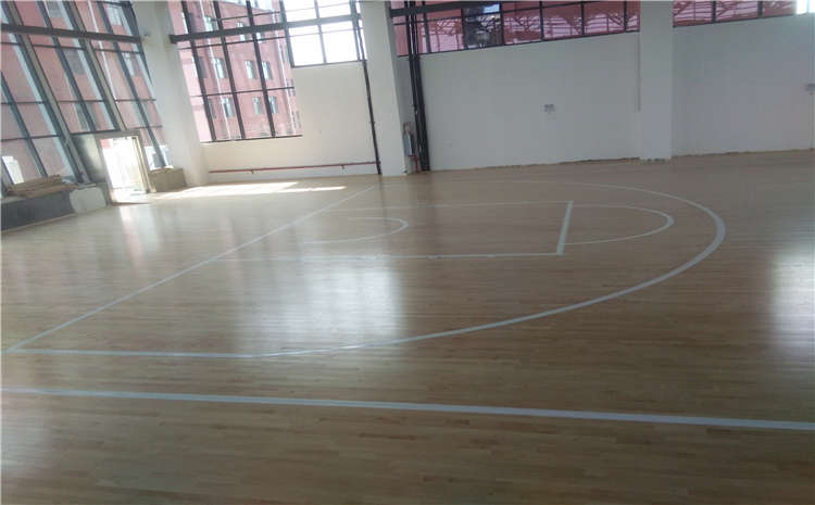 篮球馆木地板价格是多少一平？