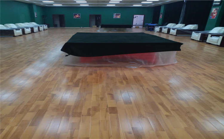 硬木企口体育运动地板怎么安装