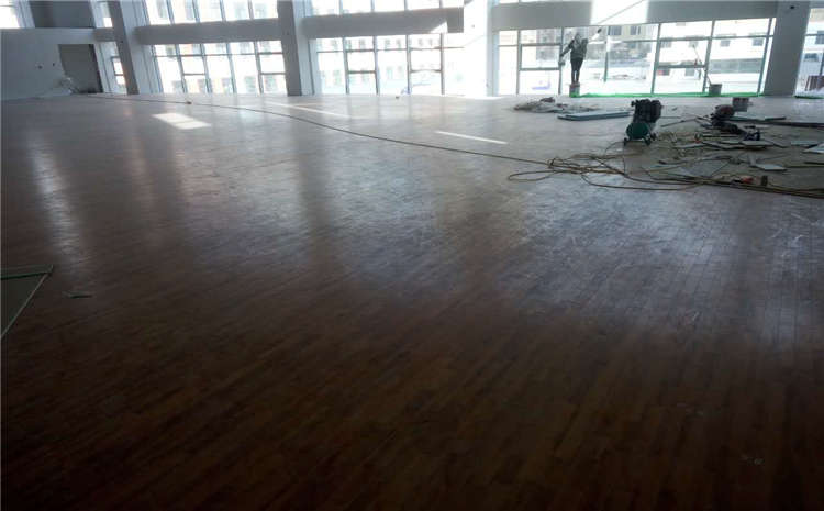 24厚排球馆木地板翻新施工