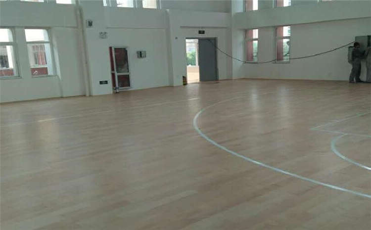 常用的篮球木地板打磨翻新