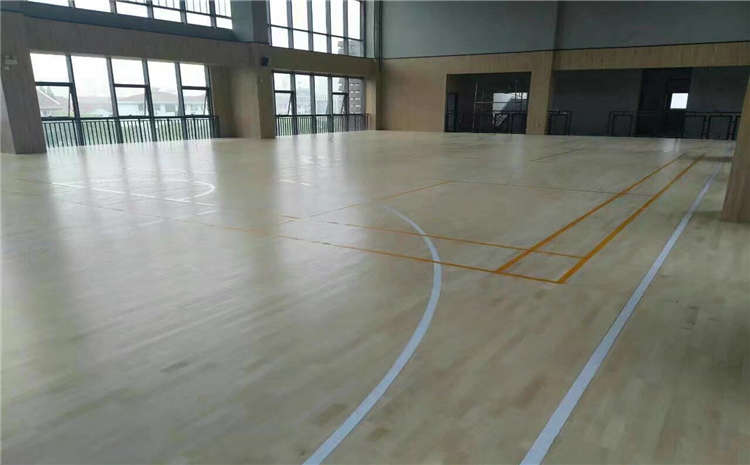 枫桦木篮球场木地板翻新施工